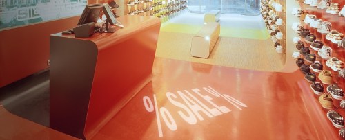 Proyectando ofertas en una tienda