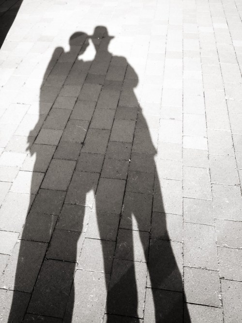 Hasta nuestras sombras piensan... positivamente