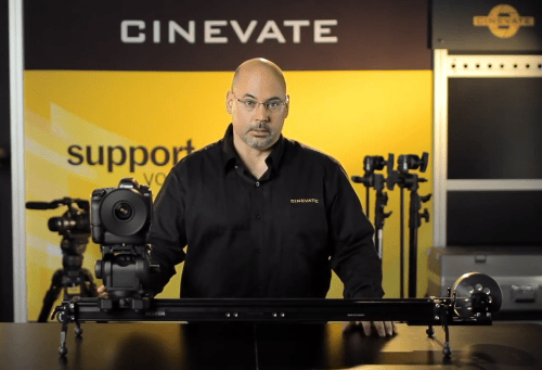 A la derecha el volante de inercia