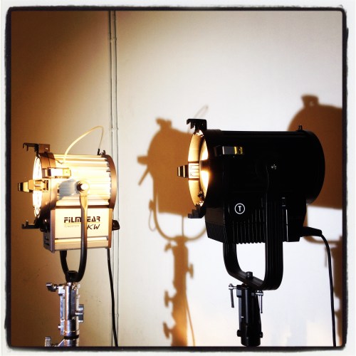 Fresnels: Incandescencia, color aluminio; LED color negro