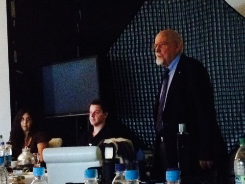 Dedo Weigert acompañado por Marco Erdmann y Fernanda Cavazos (sí lo sé, las charlas sobre luz siempre se dan a oscuras)