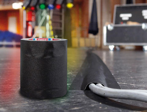 Estira del cable sin despegar la cinta