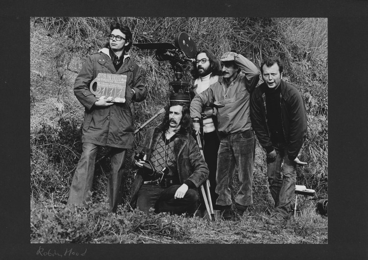 1974, Tomàs con Francesc Bellmunt y, atención a la claqueta, Paco Marín, durante el rodaje de Robin Hood Nunca Muere