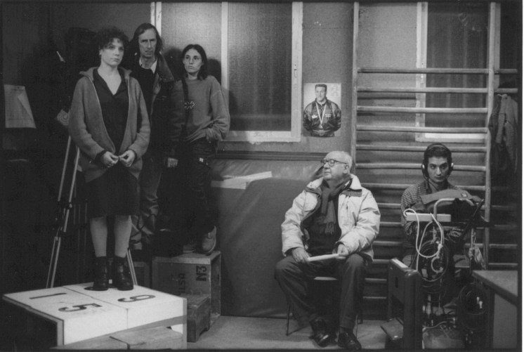 1999, Tomàs con José Luis Borau e Iciar Bollaín durante el rodaje de Leo (foto de Teresa Isasi)