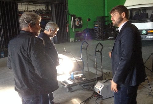 Carlos en una demo de los balastos Power Gems